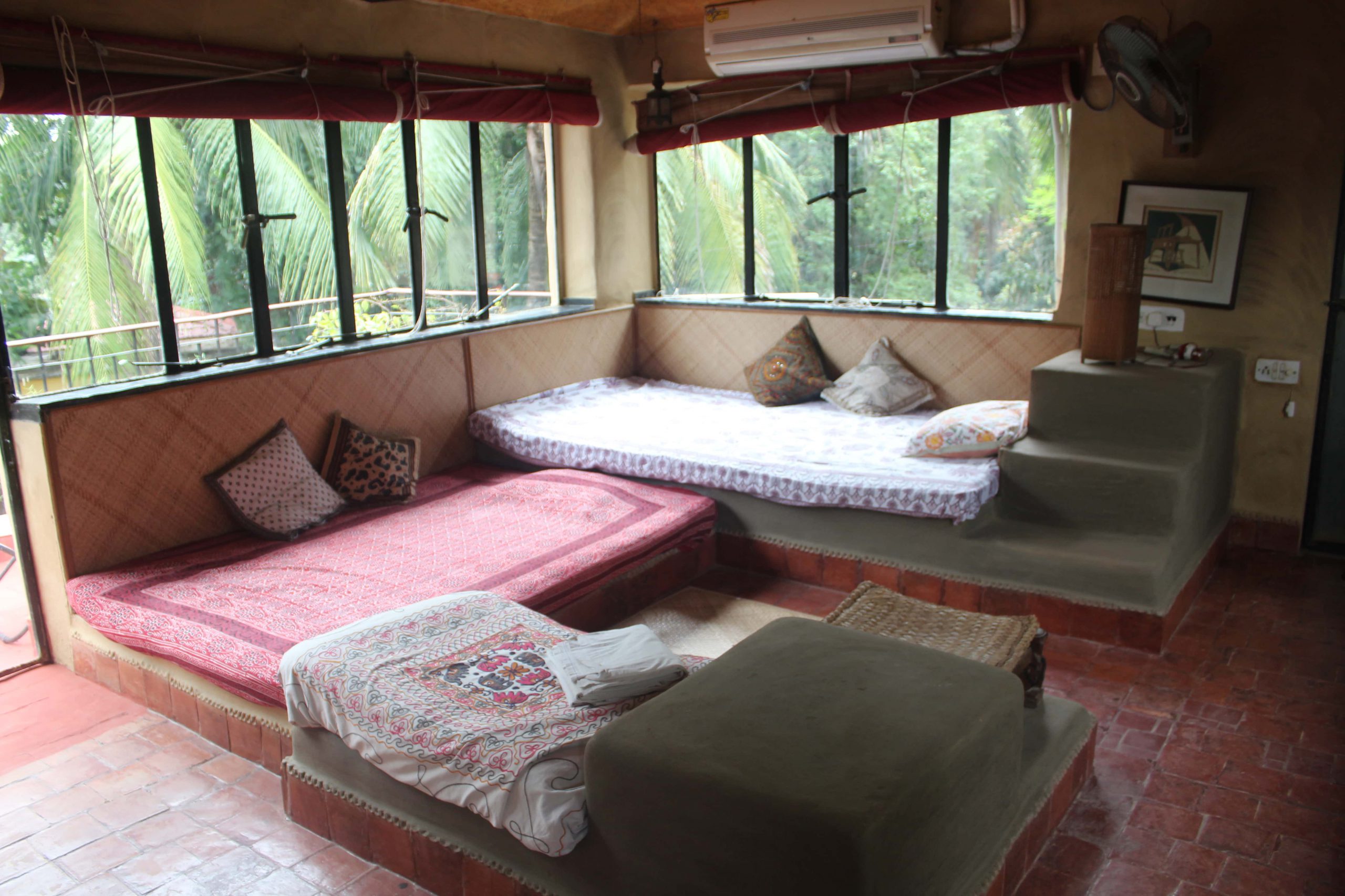 Deluxe Mud house Resort in Shantiniketan