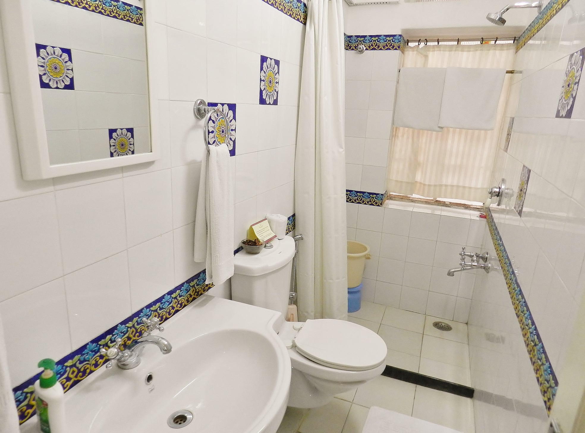 Clean-hotel-bathroom-Jaipur