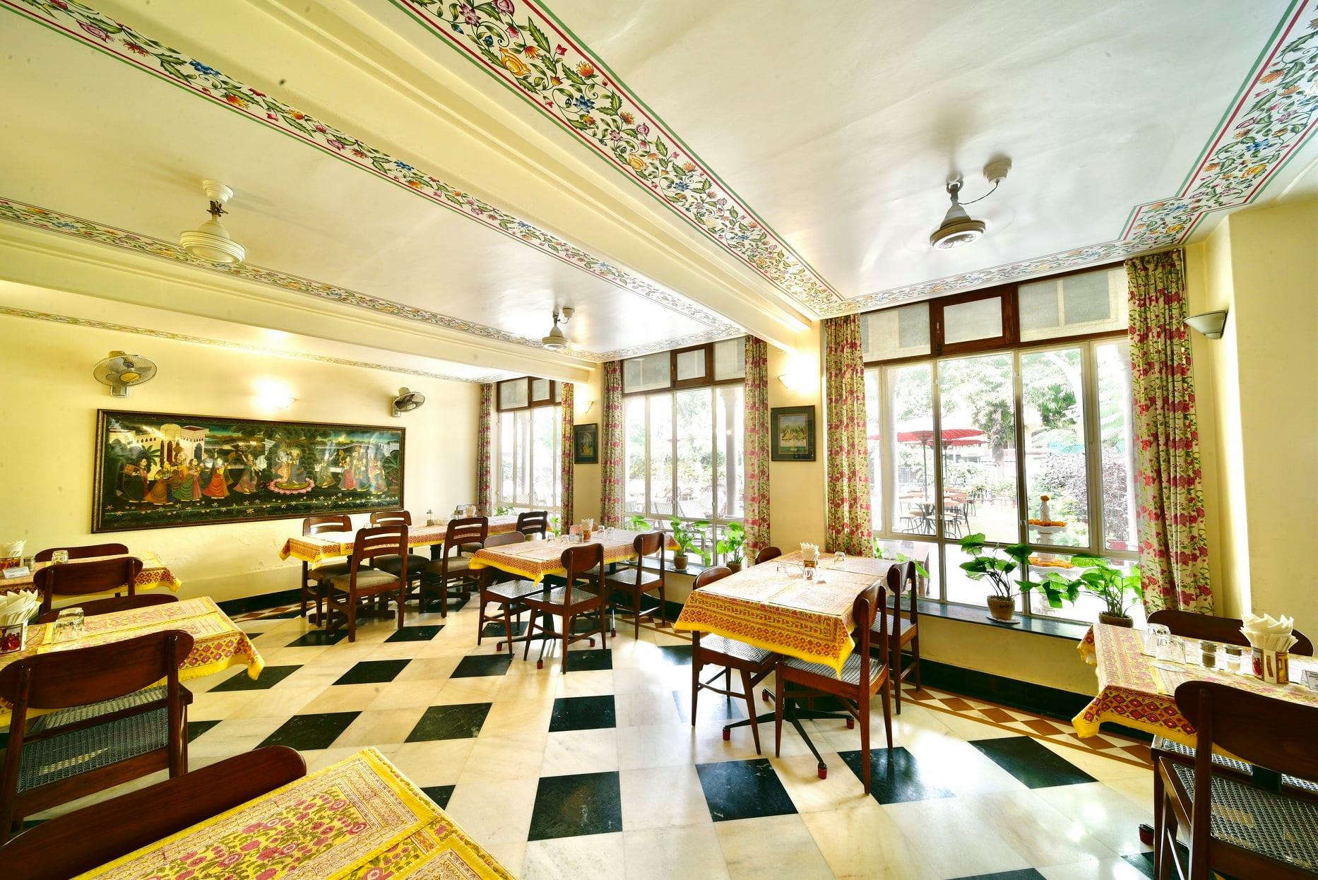 Hotels-with-dining-in-Jaipur_ecoplore