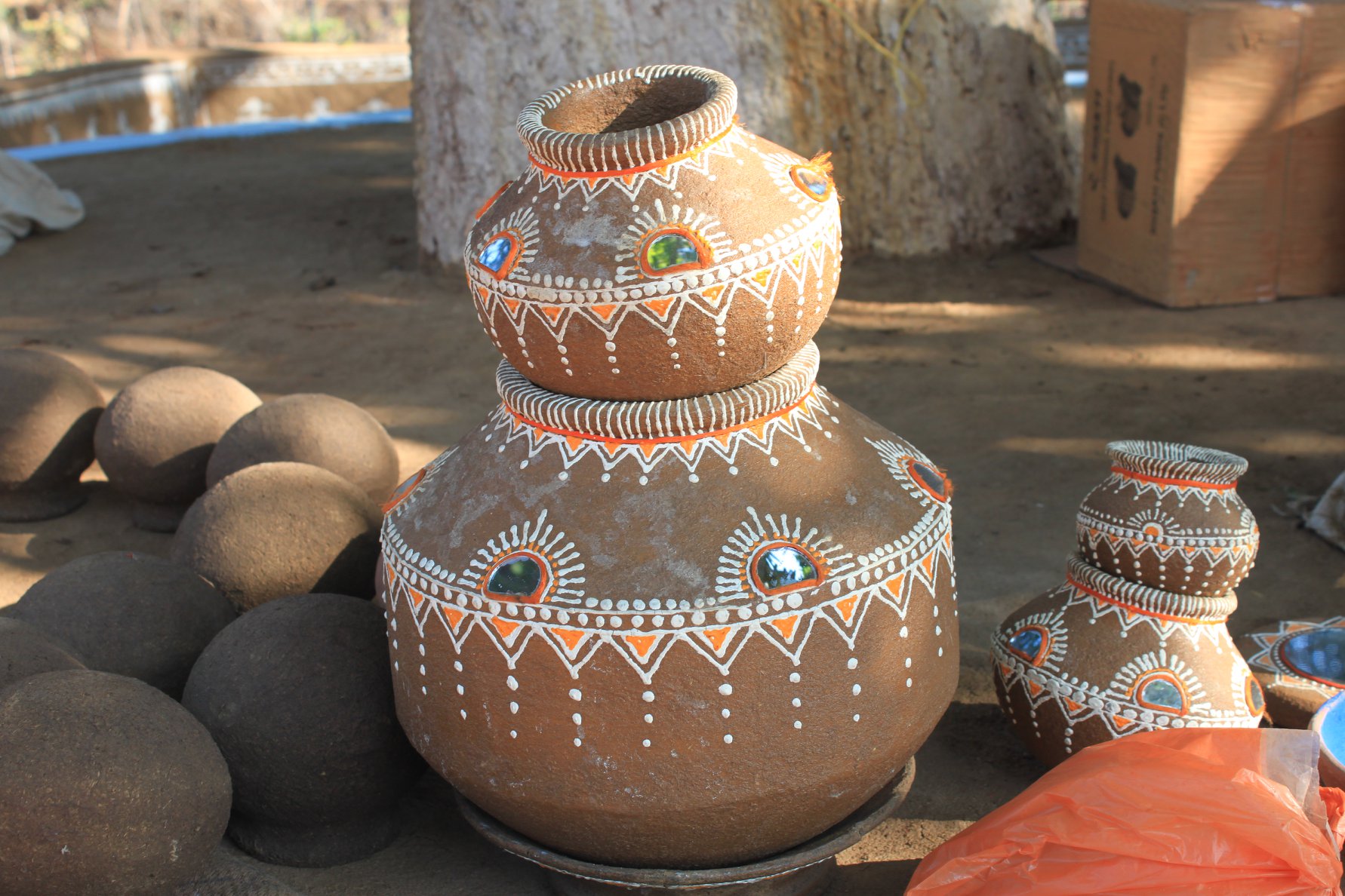 Earthen pots in Jabalpur