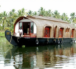 Luxury Houseboat Kumarakom